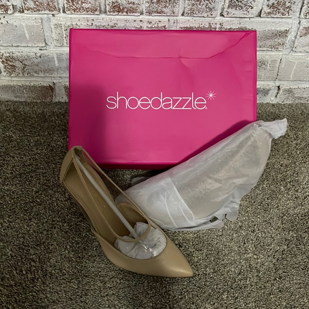 Shoe Dazzle Zaida Transparent detail pump.